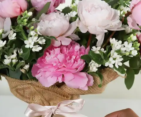 Flowers in a box to celebrate Spring - Selfpackaging Blog