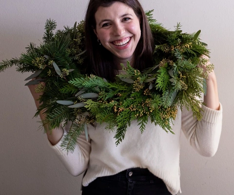Holi-DIY: Make A Mixed Foliage Wreath!