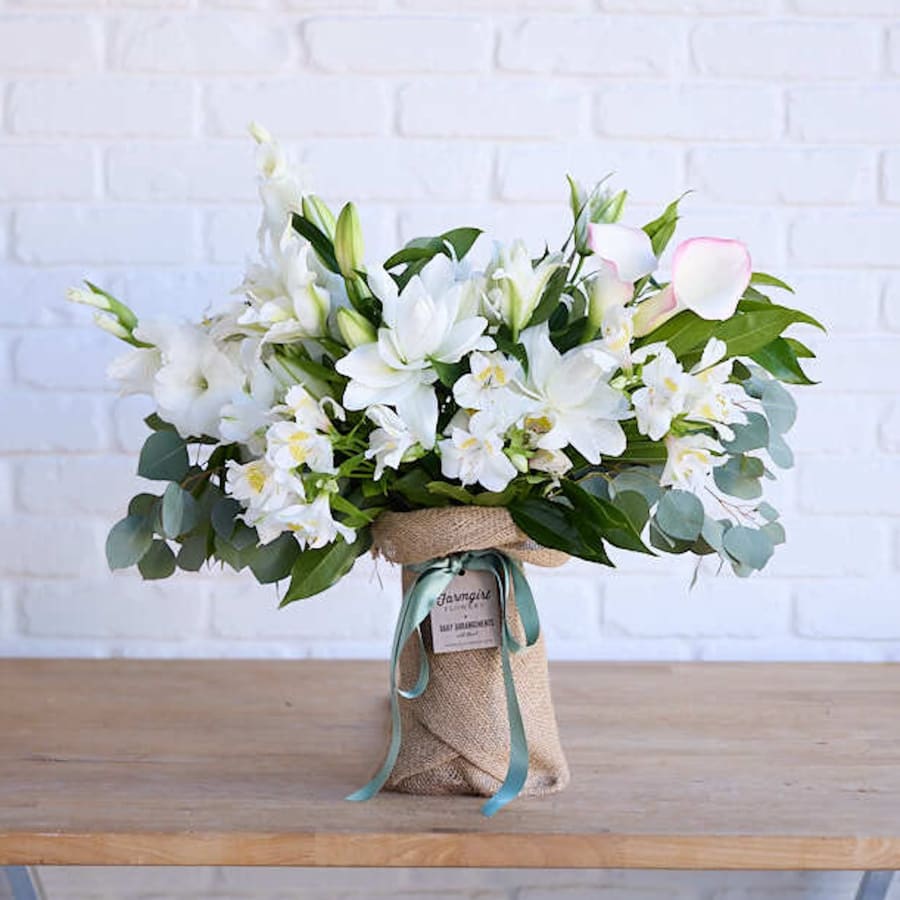 The Hand-Tied Minimalist Bouquet