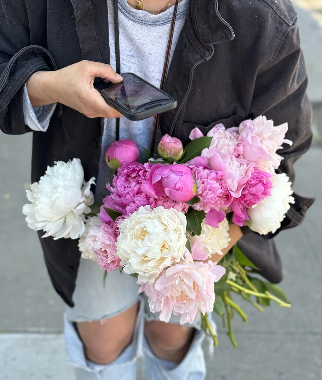 How To Take A Feed-Worthy Pic Of Your Farm Fresh Blooms